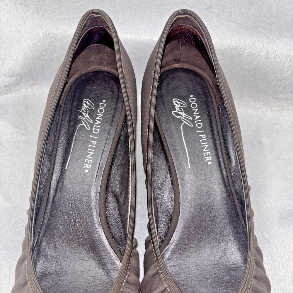 Donald J Pliner YESS Brown Stretchy Ruched Wedge Heal Shoes Women's 8.5 EUC - Picture 8 of 16